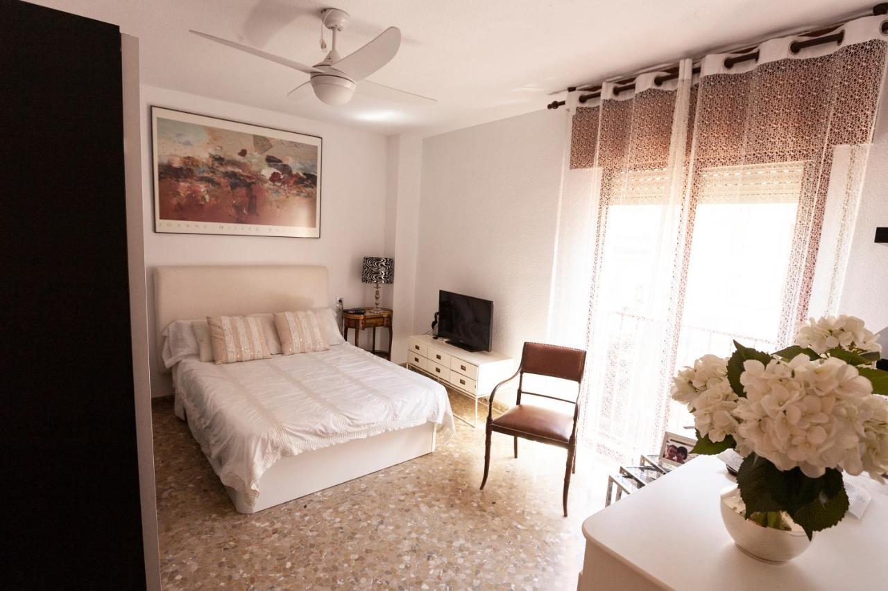 Lola.- Habitacion De Matrimonio, Con Bano Privado Granada Kültér fotó