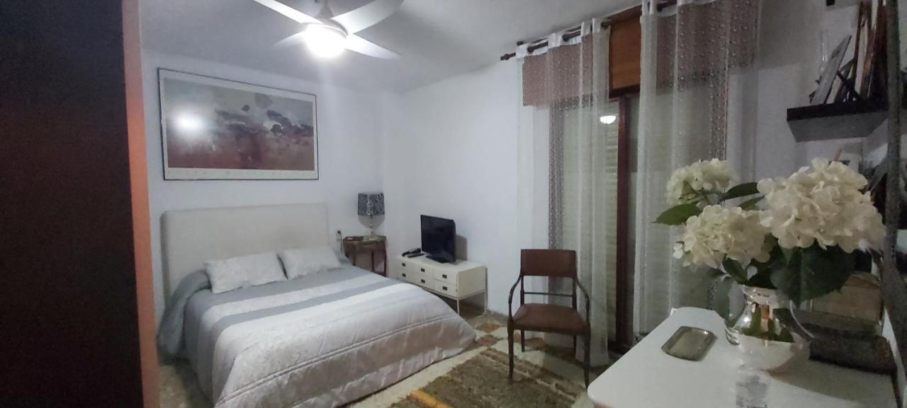 Lola.- Habitacion De Matrimonio, Con Bano Privado Granada Kültér fotó